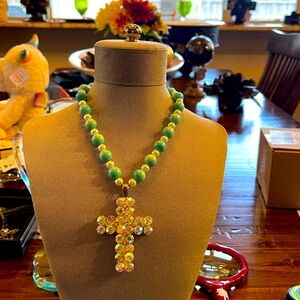 Beautifully designed 16 in pearl and turquoise necklace w stunning 3 in cross